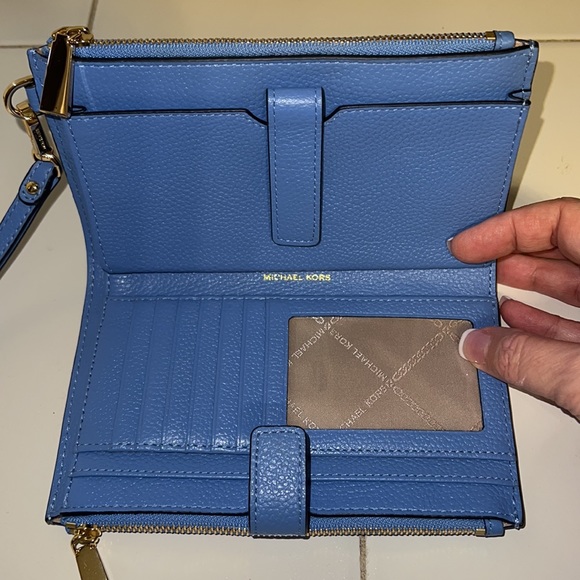 Authentic Micheal Kors wallet/wristlet - Picture 3 of 4